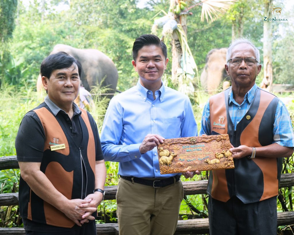 Hyperack Donate to Zoo Negara Malaysia