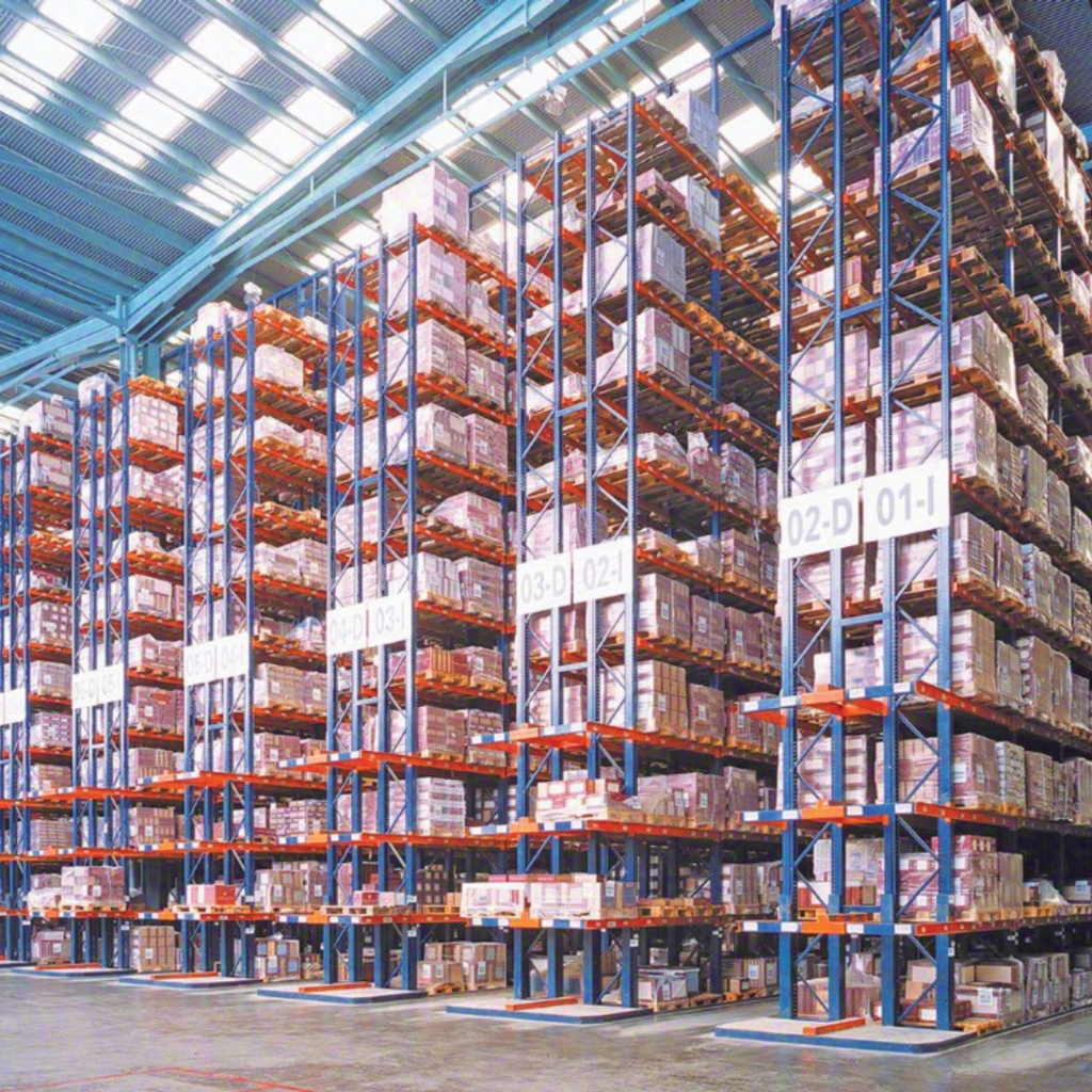 Selective pallet racking system for maximized warehouse storage. Offers increased capacity (up to 400%), easy access to individual pallets, improved organization, and adapts to various pallet sizes. Promotes safe and efficient operations.
