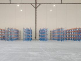 Warehouse with organized pallet racking system